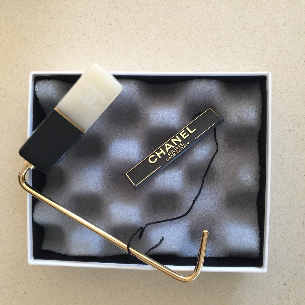 New Authentic Chanel Bicolor 'CC' Bag Hook